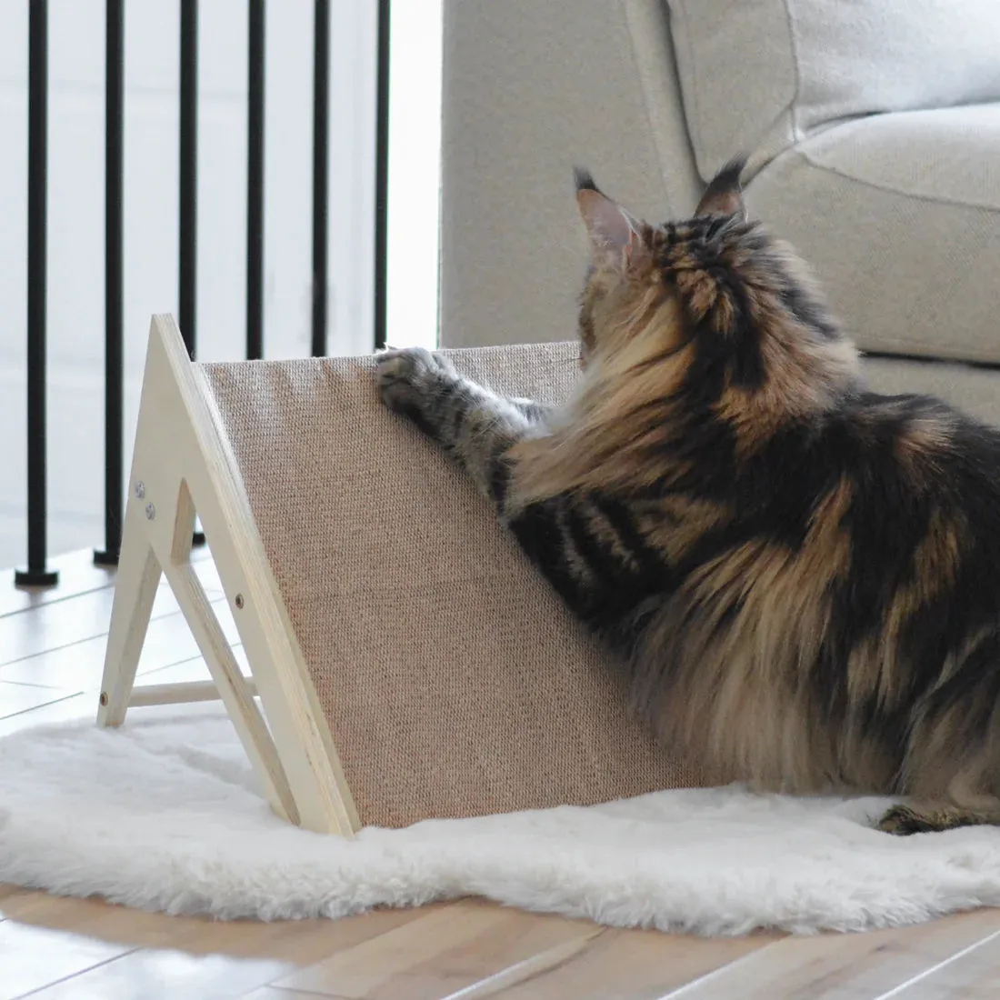 BeOneBreed - Reversible Sisal Cat Scratching Post