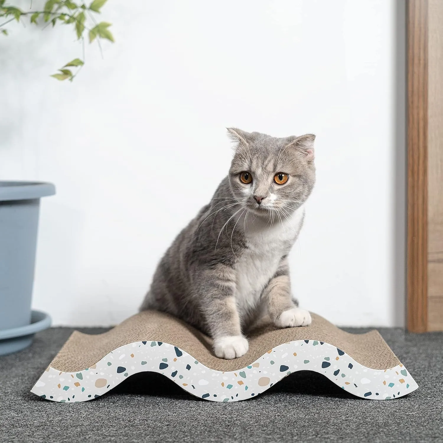Cat Scratcher, Curved Scratch Pad, Durable Corrugated Cardboard Scratching Board for Indoor Cats, Heavy Duty, Double-Sided Usability, Recyclable with Catnip